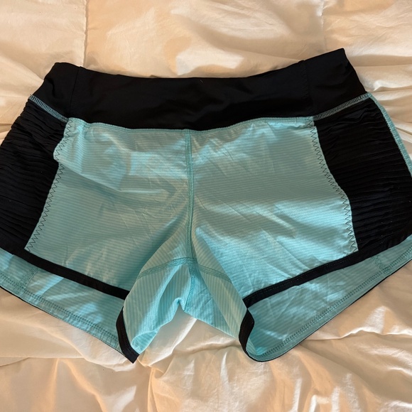 Lululemon Run: Bright At Night Aqua Tonka Stripe & Black Athletic Shorts Size 6 - Picture 1 of 5